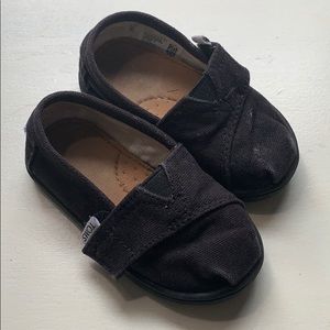 Tiny Toms || Size 5 || Black